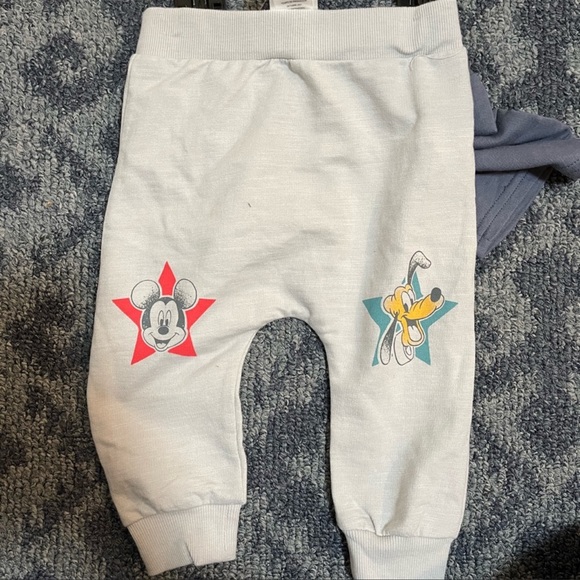 Disney Baby - Mickey Mouse Infant 5-piece Layette Set - Picture 6 of 8